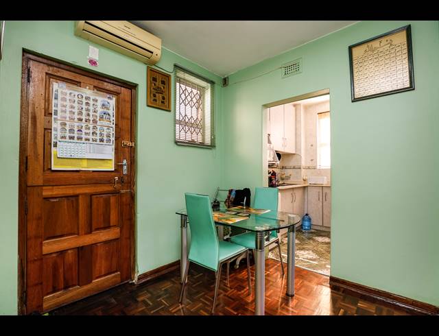 1 BEDROOM FLAT FOR SALE IN OVERPORT